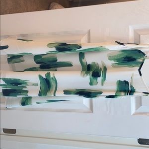 Green / white pattern dress